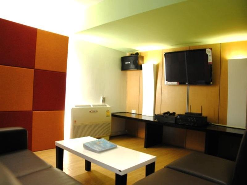 Lertnimit Hotel Чайяфум Екстериор снимка
