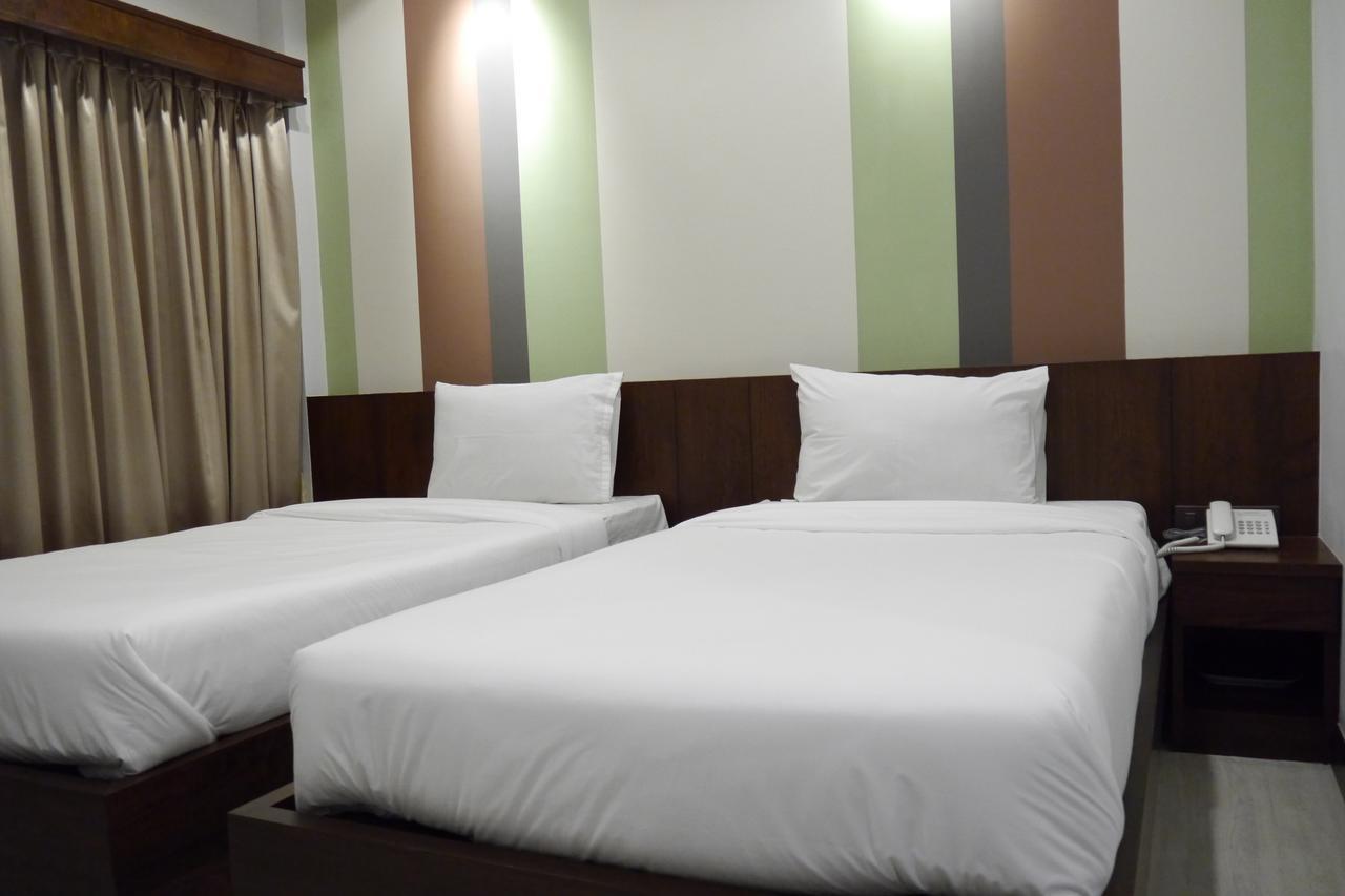 Lertnimit Hotel Чайяфум Екстериор снимка