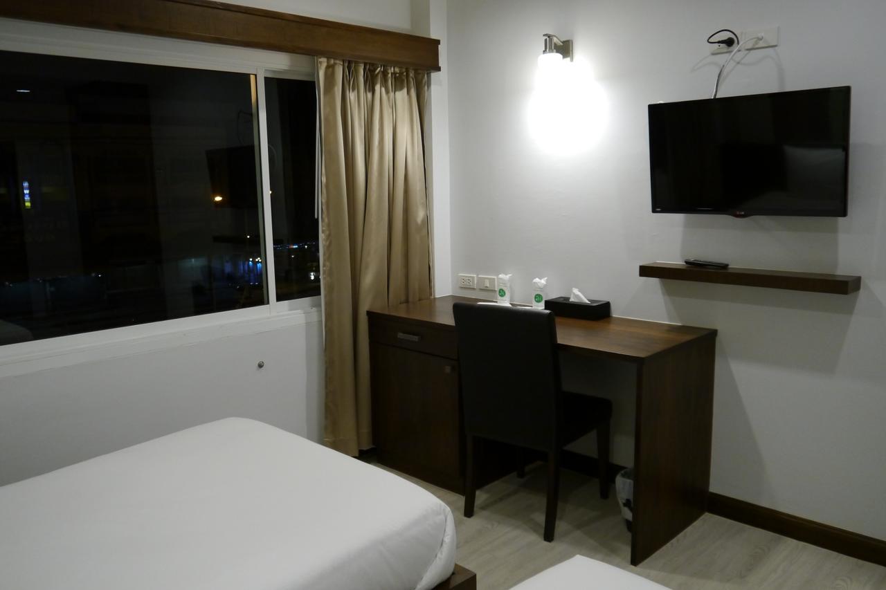 Lertnimit Hotel Чайяфум Екстериор снимка