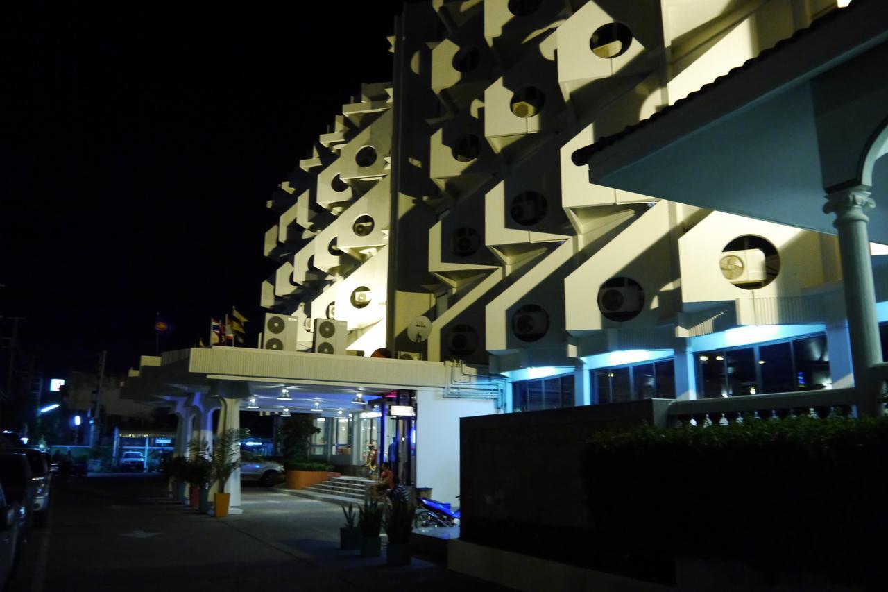 Lertnimit Hotel Чайяфум Екстериор снимка