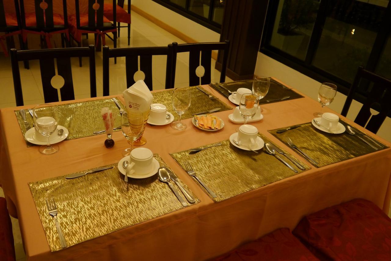 Lertnimit Hotel Чайяфум Екстериор снимка