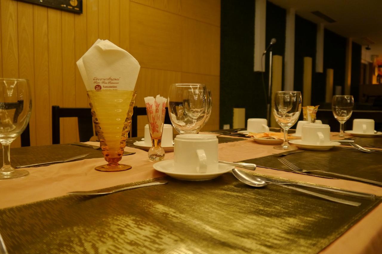Lertnimit Hotel Чайяфум Екстериор снимка