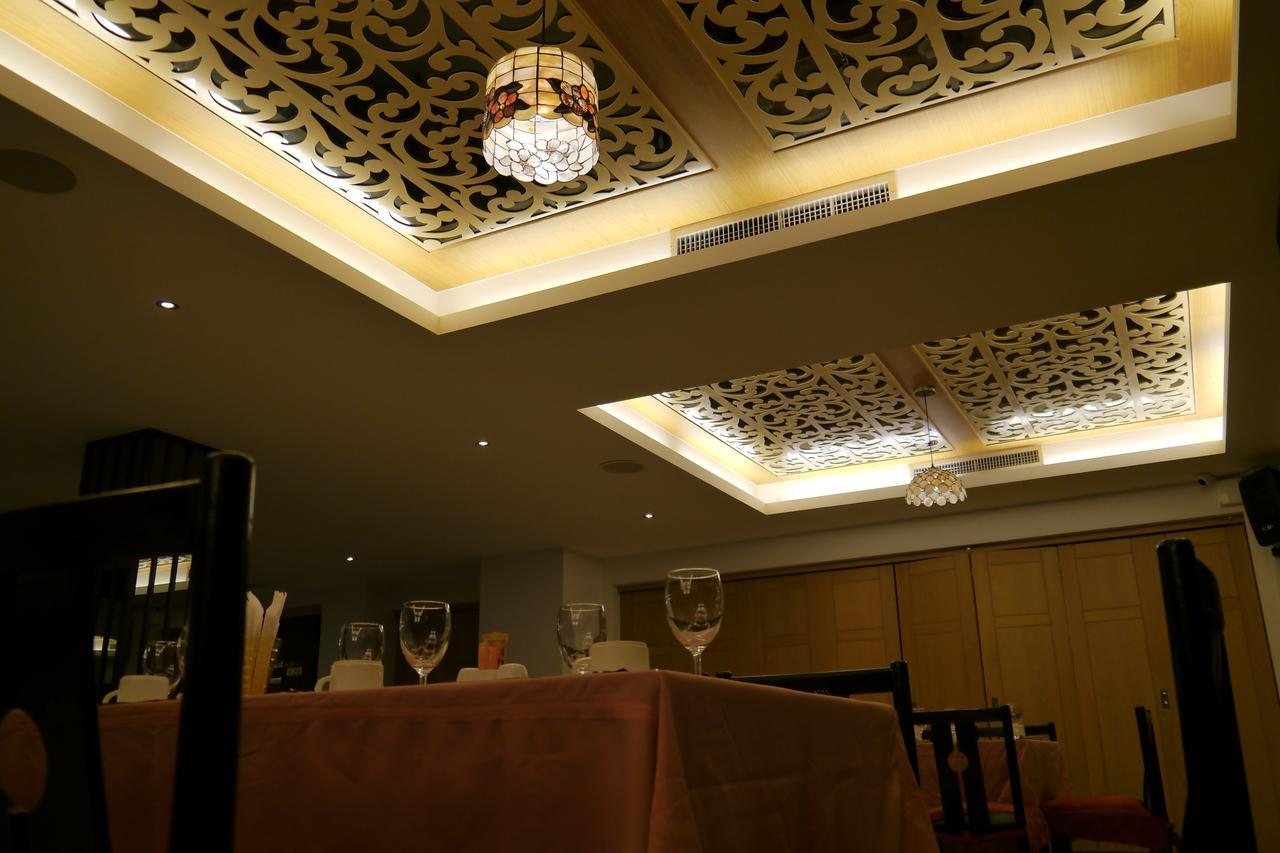 Lertnimit Hotel Чайяфум Екстериор снимка