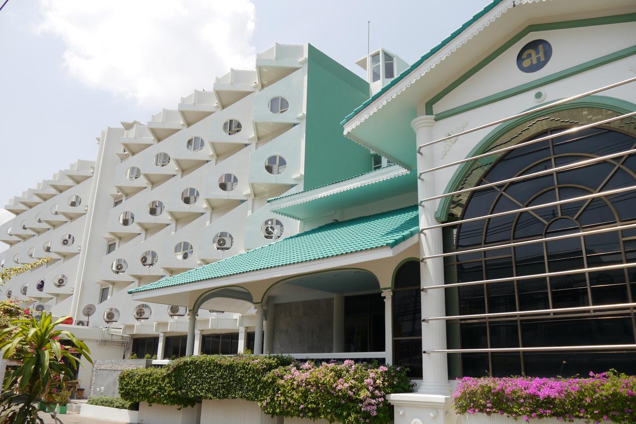 Lertnimit Hotel Чайяфум Екстериор снимка