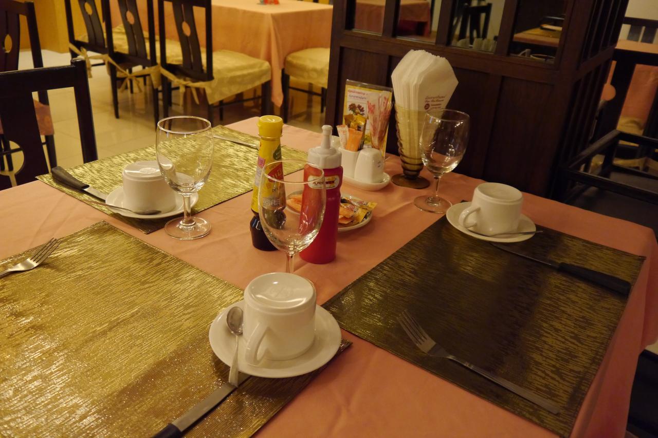 Lertnimit Hotel Чайяфум Екстериор снимка