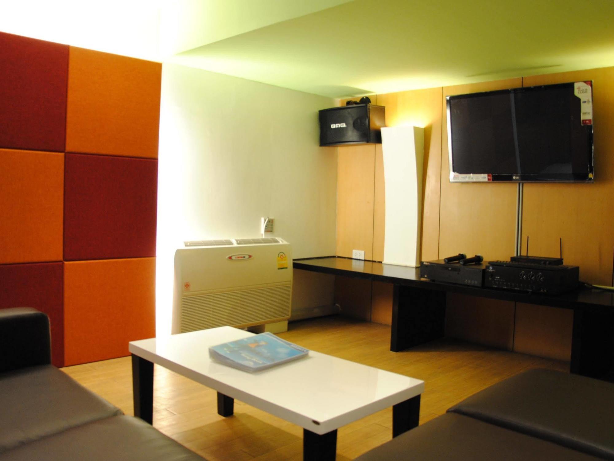 Lertnimit Hotel Чайяфум Екстериор снимка